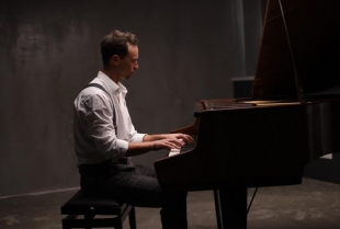 Pijanista Aleksej Sokolov premijerno u Beogradu sa svojim autorskim projektom “Piano Solely”