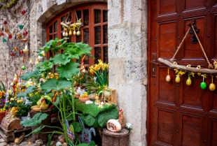 10 lakih i zabavnih ideja za uskršnju dekoraciju ulaznih vrata