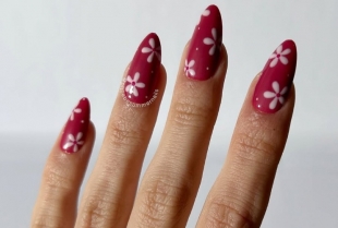 Najlepši nail art dizajni u bobičastim nijansama