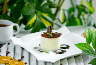 Napravite kremastu panakotu sa pistaći pralinama za samo 10 minuta i očarajte sve svoje goste