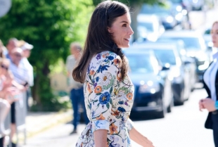 Kad bi letnja elegancija imala lice: Kraljica Leticija u cvetnoj haljini i espadrilama