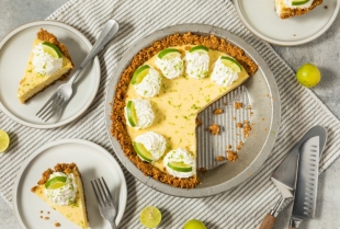 Pita od limete sa kokosom i belom čokoladom