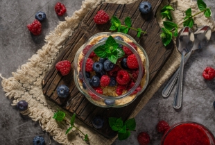 Tiramisu sa bobičastim voćem - bez pečenja!
