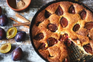 Kraljica jeseni: torta sa šljivama i bademom koja miriše na detinjstvo