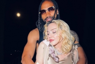 Madona se verila sa svojim 29-godišnjim partnerom, Akimom Morisom – a izvori tvrde da „blista od sreće kao nikada ranije“