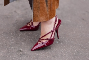 Kako Francuskinje podižu praznične kombinacije uz crvene cipele