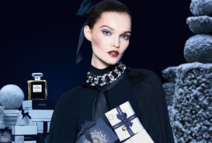Chanel Holiday 2025: Praznična kolekcija koja zrači glamuroznom elegancijom