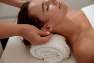 Zašto bi trebalo da masirate uši svaki dan?