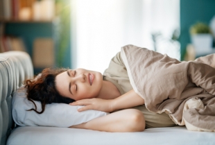 Ako zaspiš odmah čim legneš telo ti šalje važnu poruku