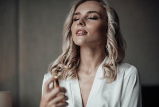 6 viralnih misteva za kosu koji mogu da zamene čak i vaš parfem