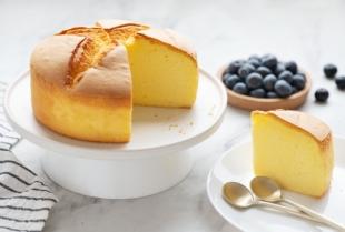 Japanski čizkejk koji se topi u ustima: najmekši desert koji liči na oblak