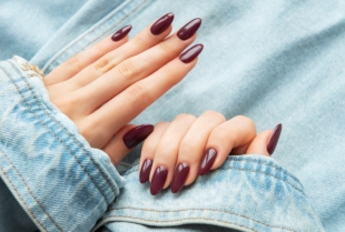 Boje noktiju za 2026: 5 nijansi koje će svi tražiti ove godine