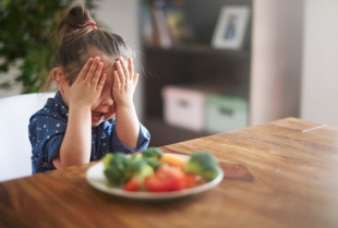 Dete odbija povrće? Ovih 5 trikova koriste nutricionisti, a roditelji kažu da zaista pomažu