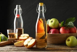 TikTok ga obožava, nutricionisti imaju rezerve: istina o jabukovom sirćetu