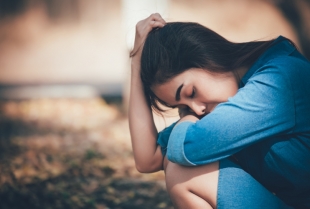 Anksioznost bez razloga: zašto se javlja i šta pokušava da nam poruči