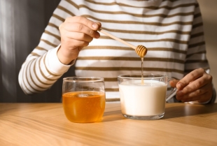 6 stvari koje se dešavaju vašem telu kada pijete mleko sa medom