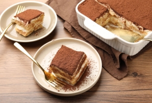 Trileće tiramisu: Kremasti desert sa tri vrste mleka koji se topi u ustima